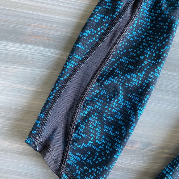 Lululemon Train Times Crop (17") Size 2 - Picture 9 of 14